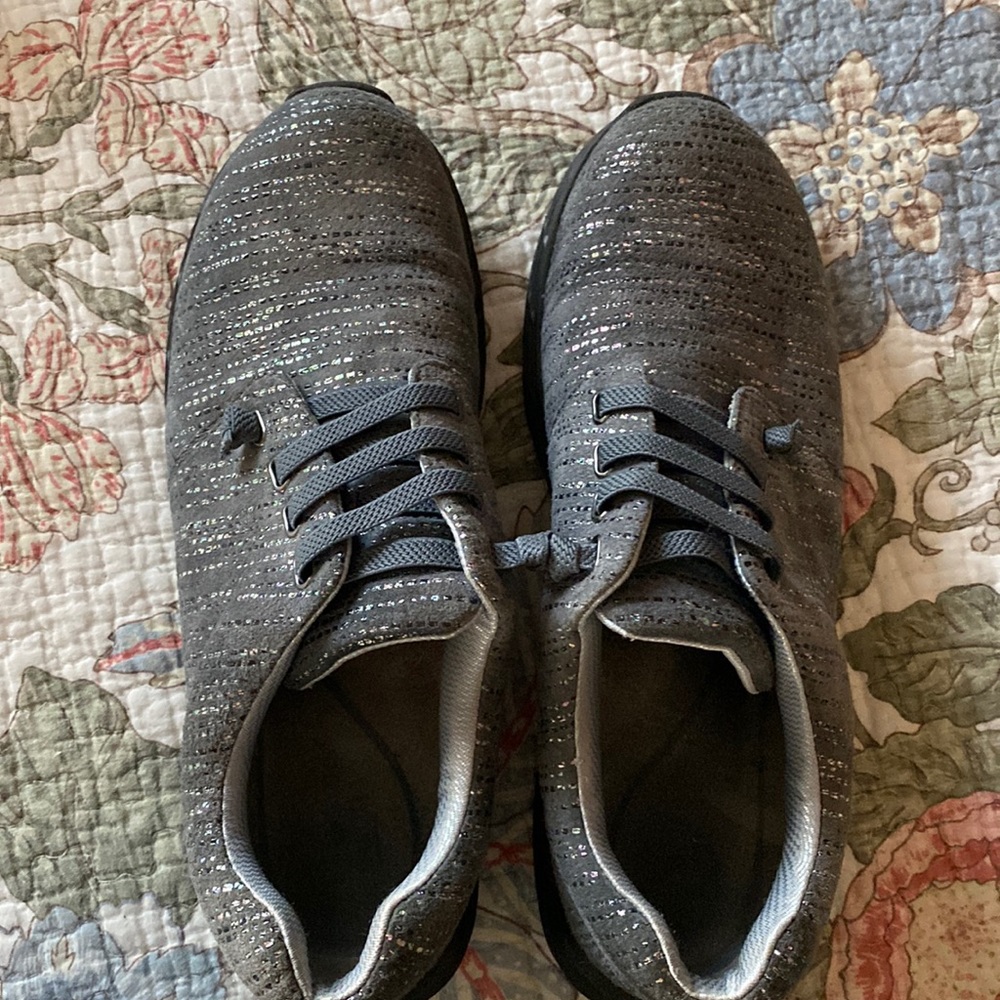 Nurse Mates Velocity slip resistant shoes. Only worn for a month.